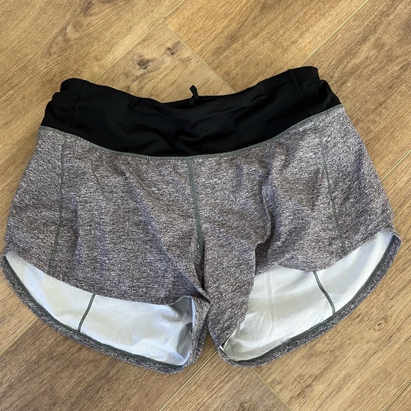 Lululemon size 6 4” grey shorts - Picture 1 of 3